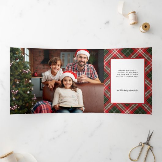 Rustic Red/Green Plaid Merry Christmas 4-Photo Drieluik Kaart (Binnen)