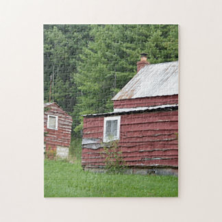 Rustic Red House on Green Hill Legpuzzel
