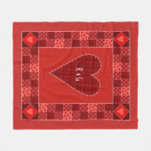 Rustic Red Patchwork gewatteerd hart monogram Fleece Deken (Voorkant (Horizontaal))