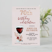 Rustic Red Wine Glass Roos Botanisch 70e verjaarda Folie Uitnodiging (Staand Voorkant)