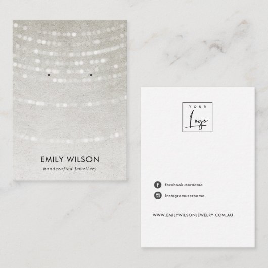 RUSTIC SILVER LIGHT STRINGS STUD EARRING DISPLAY VISITEKAARTJE (Voorkant / Achterkant)