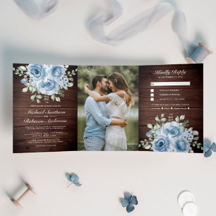 Rustic Stofblauwe Rozen Foto Schuur Houten Bruilof Drieluik Uitnodiging