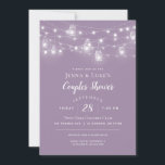 Rustic String Lights Couples Douche Invitation<br><div class="desc">Un modèle facile à utiliser pour la personnalisation et un prix abordable pour les couples imprimés. Ce design rustique chic présente des brins de lumières à cordes brillantes et des jarres de maçon sur un arrière - plan pourpre poussiéreux. Personnalisez l'invitation avec les détails de votre parti ou customisez le...</div>