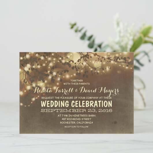 Rustic String Lights Romantische Huwelijksuitnodig Kaart (Staand voorkant)