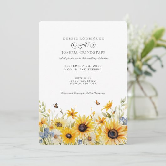 Rustic Sunflower Barn Fall Wedding Invitation  (Debout devant)