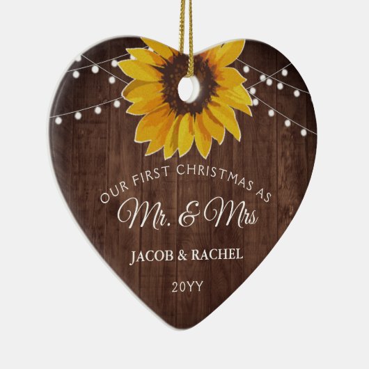 Rustic Sunflower Licht Eerste Kerstmis Mr. & Mrs. Keramisch Ornament (Rechts)