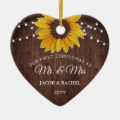 Rustic Sunflower Licht Eerste Kerstmis Mr. & Mrs. Keramisch Ornament (Voorkant)