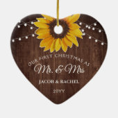 Rustic Sunflower Licht Eerste Kerstmis Mr. & Mrs. Keramisch Ornament (Achterkant)