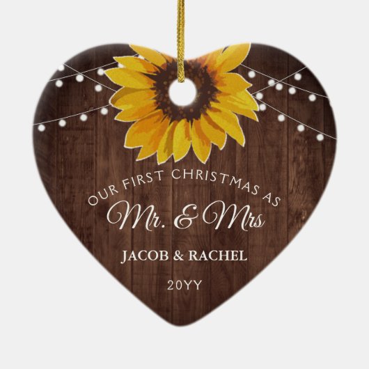 Rustic Sunflower Licht Eerste Kerstmis Mr. & Mrs. Keramisch Ornament (Achterkant)