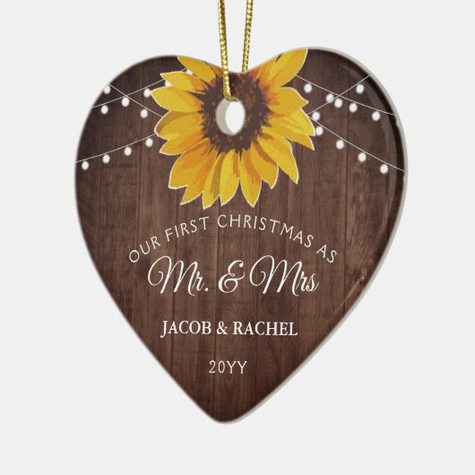 Rustic Sunflower Licht Eerste Kerstmis Mr. & Mrs. Keramisch Ornament (Links)