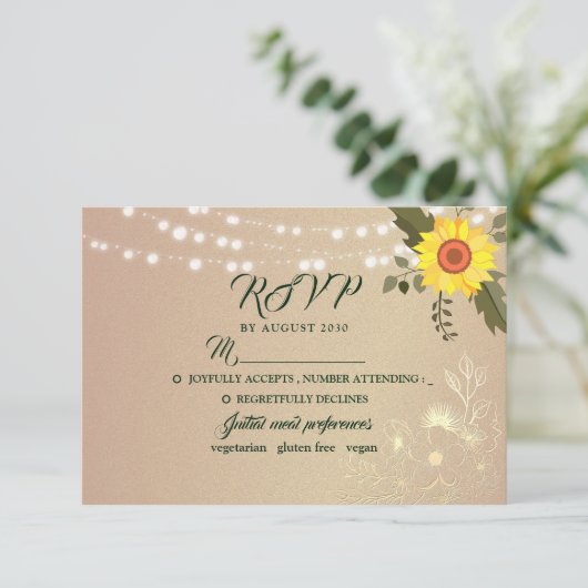 Rustic Sunflower String Lights Wedding RSVP Kaart (Staand voorkant)