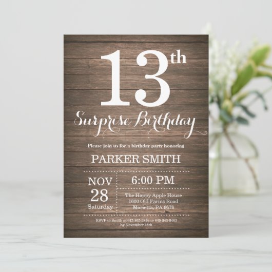 Rustic Surprise 13e anniversaire Invitation (Debout devant)