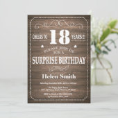 Rustic Surprise 18e anniversaire Invitation (Debout devant)