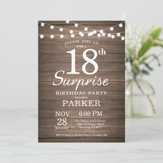 Rustic Surprise 18e anniversaire Invitation Bois (Debout devant)