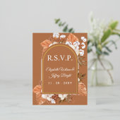 Rustic Terracotta Boho Pampas Arched RSVP Folie Uitnodiging Briefkaart (Staand Voorkant)