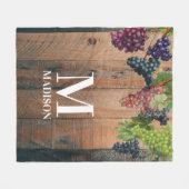 Rustic Vineyard Wood & Grapes Monogram Fleece Deken (Voorkant (Horizontaal))