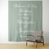 Rustic Wedding Script Names Sage Green Backdrop Wandkleed (In situ)