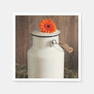 Rustic White Milk Jug met Oranje bloemen Foto Servet