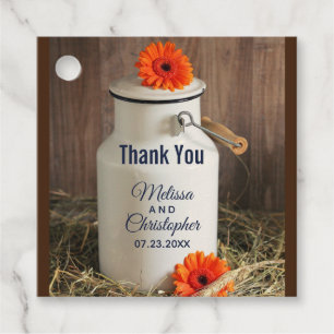 Rustic White Milk Jug met Oranje Flowers Weddensch Bedankjes Labels