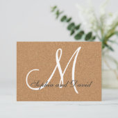Rustic Wine Cork Wedding Monogram RSVP (Staand voorkant)