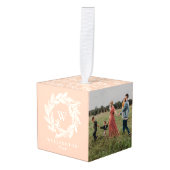 Rustic Winter Wreath Monogram Blush Foto Kubus Ornament (Voorkant hoekig)