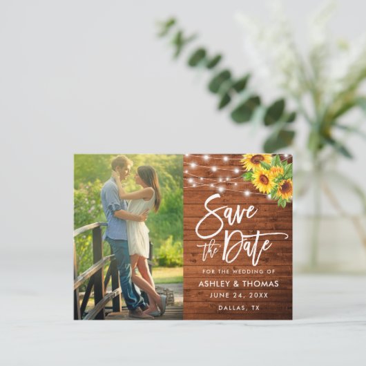 Rustic Wood Brush Script Sunflower Save the Date Briefkaart (Staand voorkant)