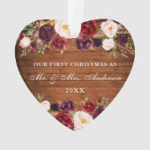 Rustic Wood Burgundy Floral eerste Kerstmis Ornament (achterkant)