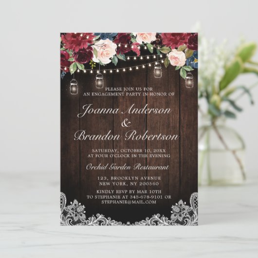 Rustic Wood Burgundy Floral Mason Jar Verloving Kaart (Staand voorkant)