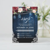 Rustic Wood Burgundy Floral Mason Jar Wedding RSVP Kaartje (Staand voorkant)