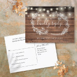 Rustic Wood Floral Demande de Chanson Carte RSVP<br><div class="desc">Une carte RSVP rustique avec de jolies lampes à cordes,  une guirlande florale dessinée à la main et une typographie chic sur un arrière - plan de panneaux de bois. L'inverse vous donne vos détails et une demande amusante de chant invité. Conçu par Thisisnotme©</div>