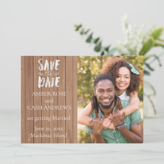 Rustic Wood Foto slaat de datum op Save The Date (Staand voorkant)