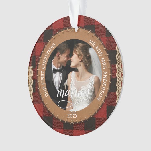 Rustic Wood Grain Plaid First Christmas Married Ornament (voorkant)
