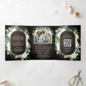 Rustic Wood Greenery Ivory Floral QR Code Weddensc Drieluik Uitnodiging (Binnen)