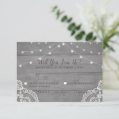 Rustic Wood Light Lace Wedding RSVP Kaart (Staand voorkant)