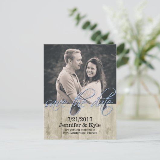 Rustic Wood Look Mariage Enregistrer La Date Carte (Debout devant)