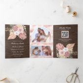 Rustic Wood Palm Dusty Roses QR Code Weddenschap Drieluik Uitnodiging (Binnen)