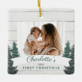Rustic Wood Pine Trees Baby eerste kerstfoto Keramisch Ornament (Voorkant)