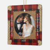 Rustic Wood Plank Plaid First Christmas Married  Keramisch Ornament (Links)