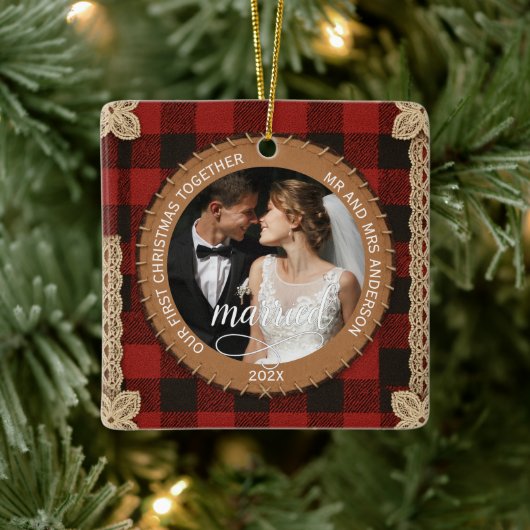 Rustic Wood Plank Plaid First Christmas Married  Keramisch Ornament (Boom)