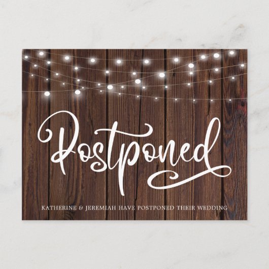 Rustic Wood String Lights Huwelijk Uitstel Briefkaart (Voorkant)