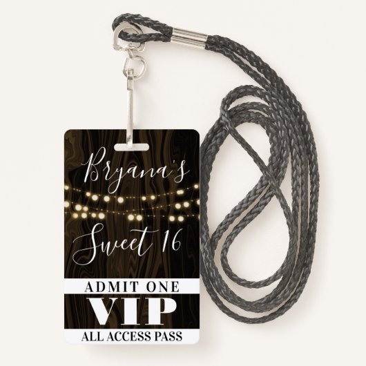 Rustic Wood String Lights Sweet 16 VIP Pass Badge (Voorkant met draagriem)