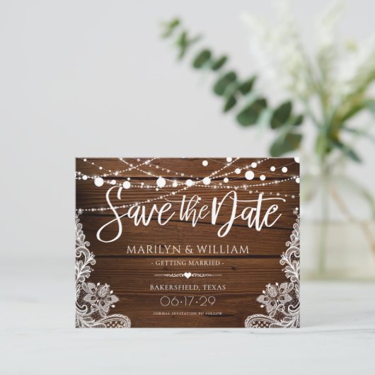Rustic Wood String Lights Wedding Save the Date Aankondigingskaart (Staand voorkant)