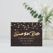 Rustic Wood String Lights Wedding Save the Date Aankondigingskaart (Staand voorkant)