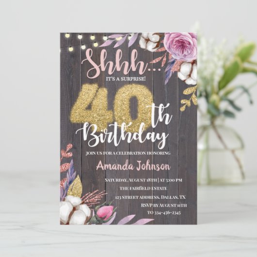 Rustic Wood Surprise 40e anniversaire Invitation (Debout devant)
