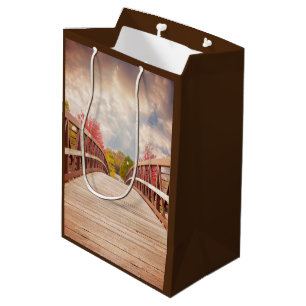 Rustic Wooden Bridge in het land Medium Cadeauzakje