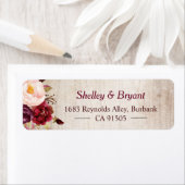 Rustic Woodgrain Kijk Burgundy Blush Floral Etiket (Insitu)