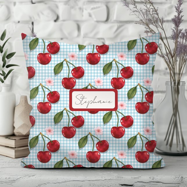 Rustiek blauw gingham en kersen monogram kussen (Creator heeft geüpload)