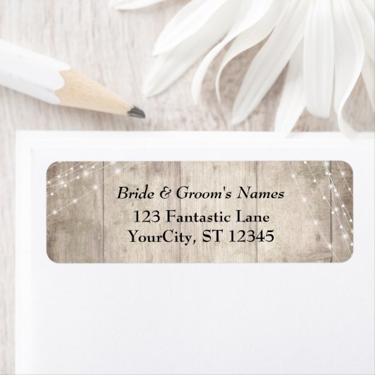 Rustiek Bord Bruin Hout Wit Licht Strings Bruiloft Etiket (Insitu)