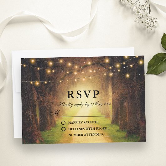 Rustiek Bospad met String Lights Bruiloft RSVP Kaartje