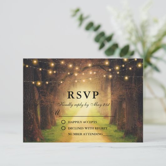 Rustiek Bospad met String Lights Bruiloft RSVP Kaartje (Staand voorkant)